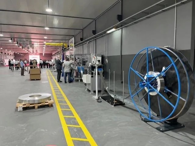 Production hall with machinery